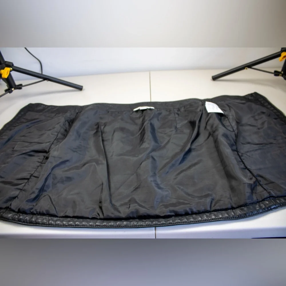 American Eagle Studded Black & Red Floral Faux Leather Zip Up Women’s Skirt Sz 4 - Picture 8 of 10